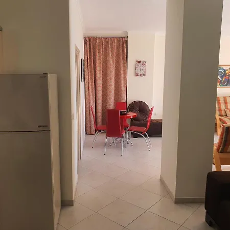 Beachfront Center דירה *