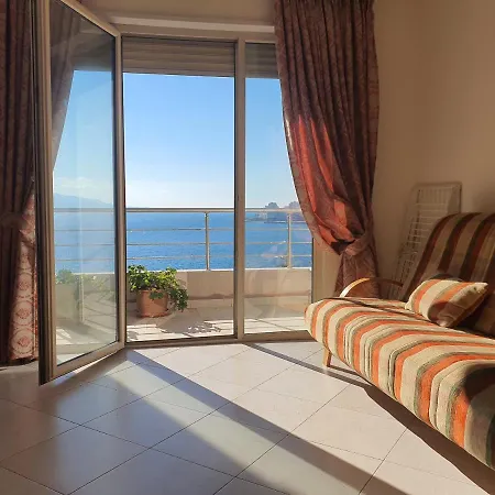 Beachfront Center * סרנדה