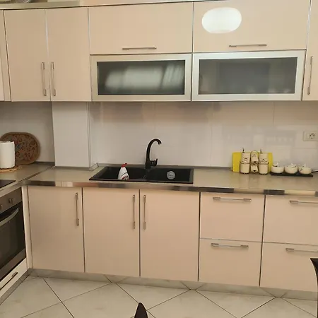 Beachfront Center דירה