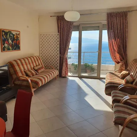 Beachfront Center דירה *