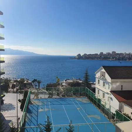 Beachfront Center דירה *